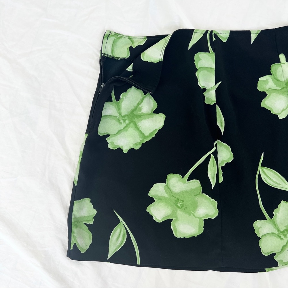 Vintage black and green floral mini skirt - Picture 4 of 7